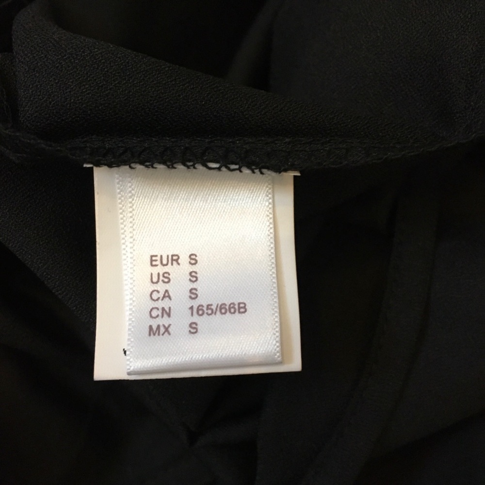 ✌🏻Black camisole top - Picture 3 of 3